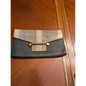 VINCE CAMUTO Black/Veige Snake Clutch Handbag